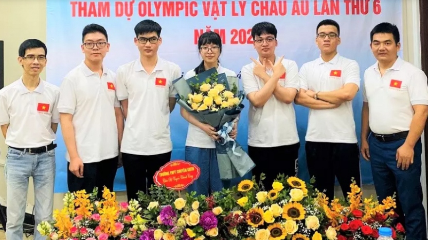 Vietnamese students win three medals at EuPhO 2022
